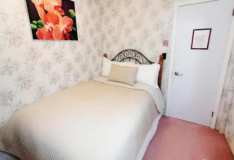 Little Paris Bed And Breakfast