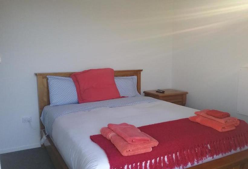 فندق على الطريق Cromwell Escape