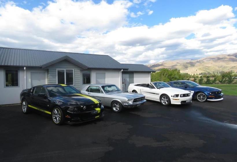 فندق على الطريق Cromwell Escape