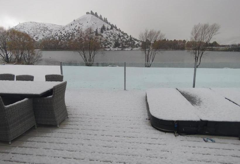 فندق على الطريق Cromwell Escape