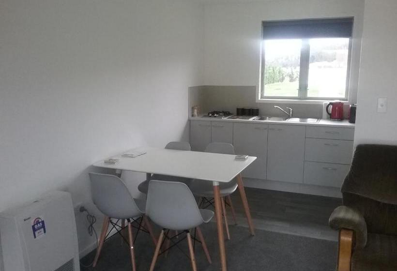 فندق على الطريق Cromwell Escape