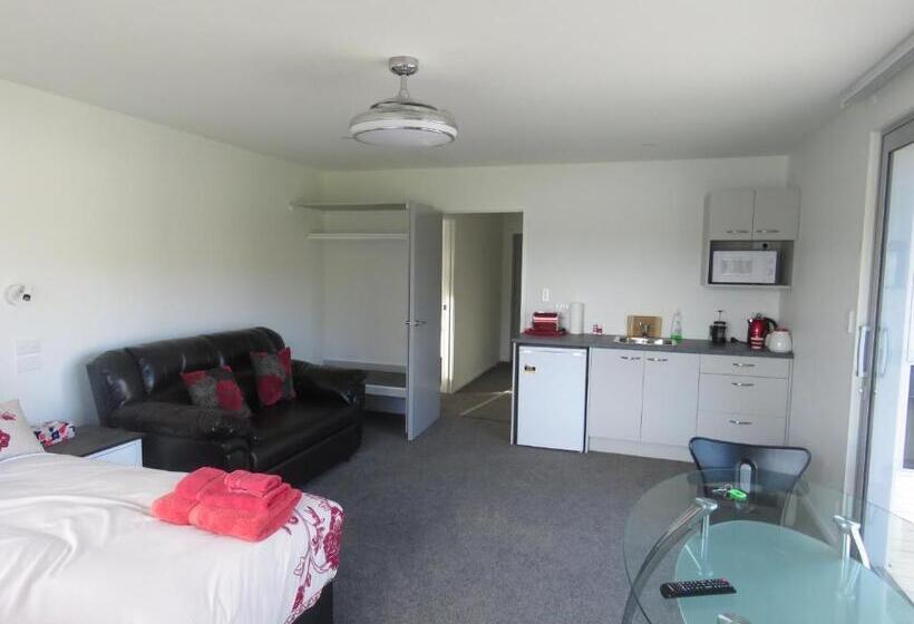 فندق على الطريق Cromwell Escape