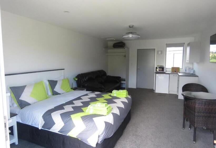 فندق على الطريق Cromwell Escape