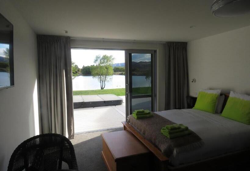 فندق على الطريق Cromwell Escape