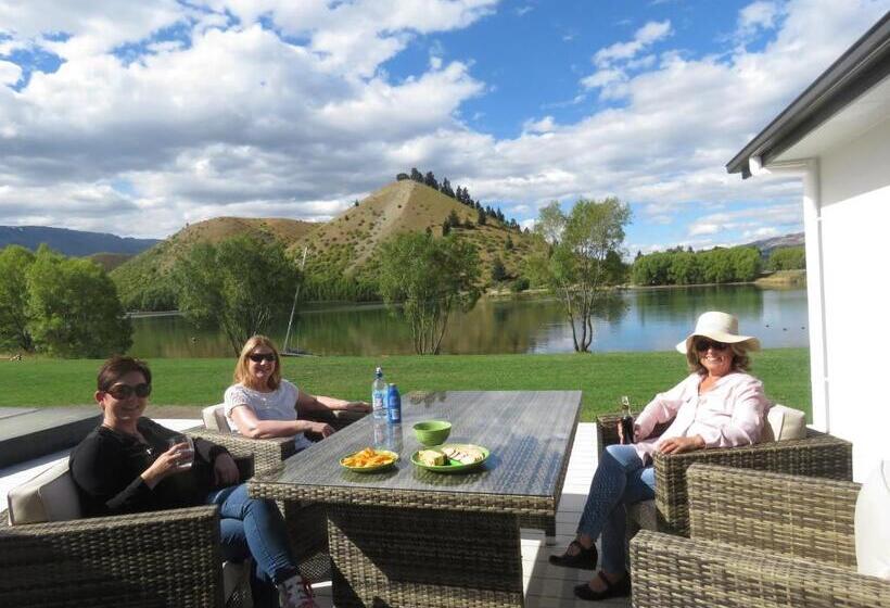 فندق على الطريق Cromwell Escape