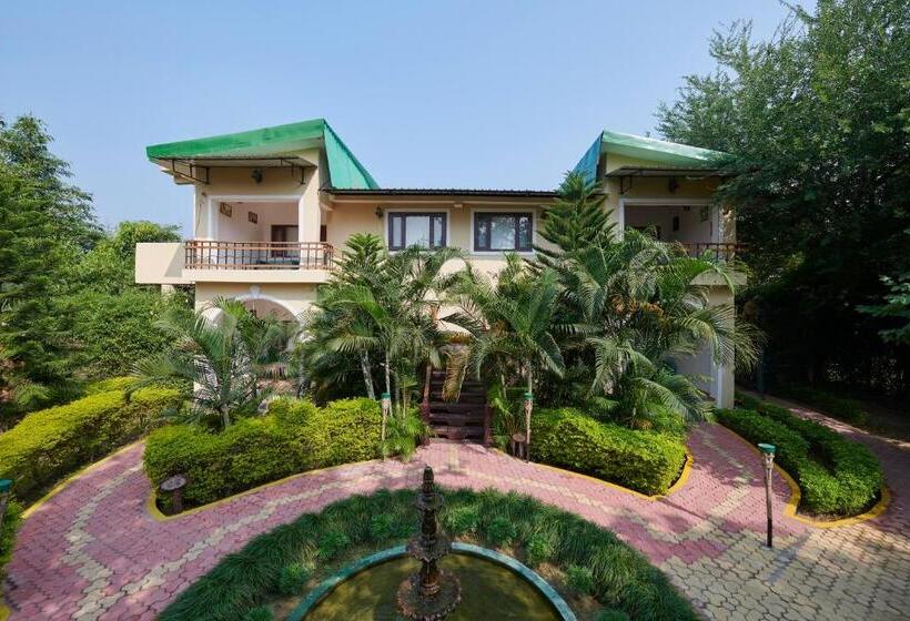 Acorn Hideaway Resort & Spa