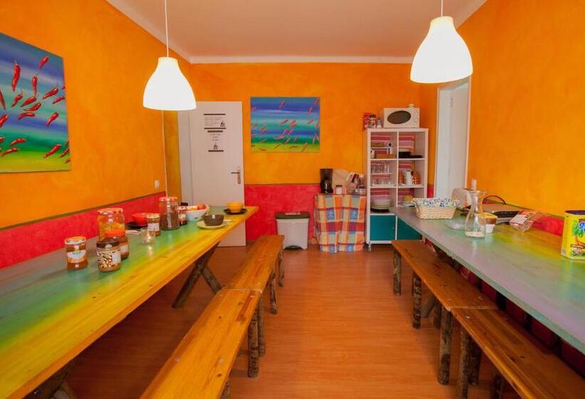 هاستل Ericeira Surf Camp