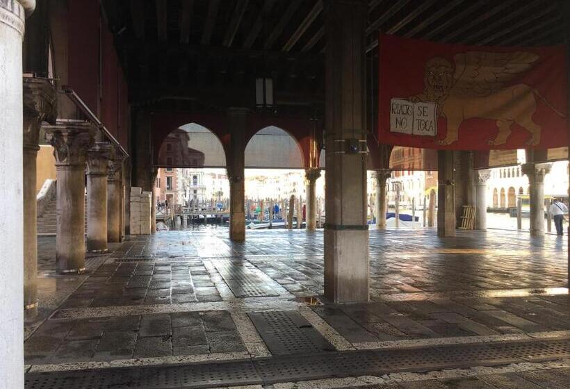 تختخواب و صبحانه Antico Mercato