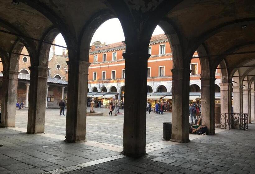 تختخواب و صبحانه Antico Mercato