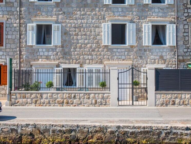 مبيت وإفطار Bova Luxury Rooms