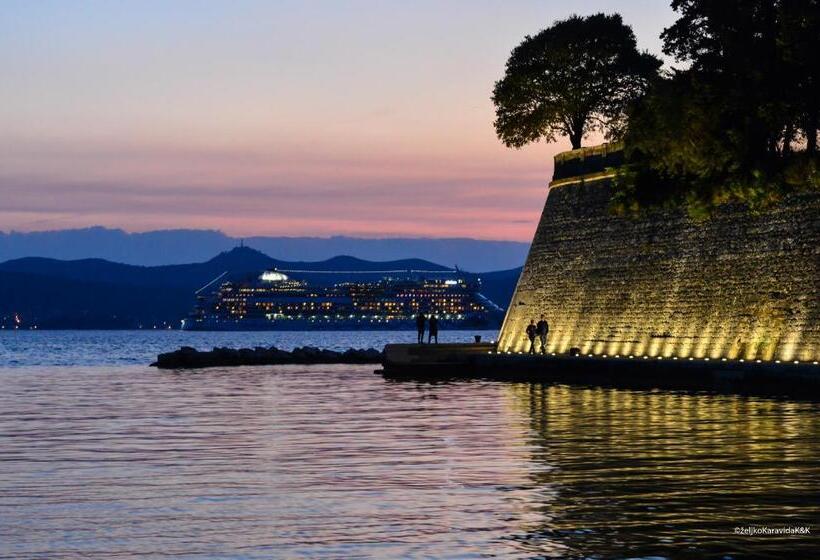 住宿加早餐  Luxury Rooms Kadena