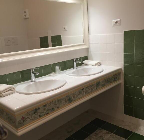 تختخواب و صبحانه Via Roma 205