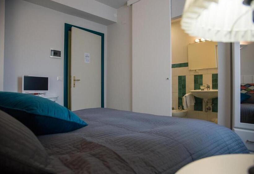 تختخواب و صبحانه Via Roma 205