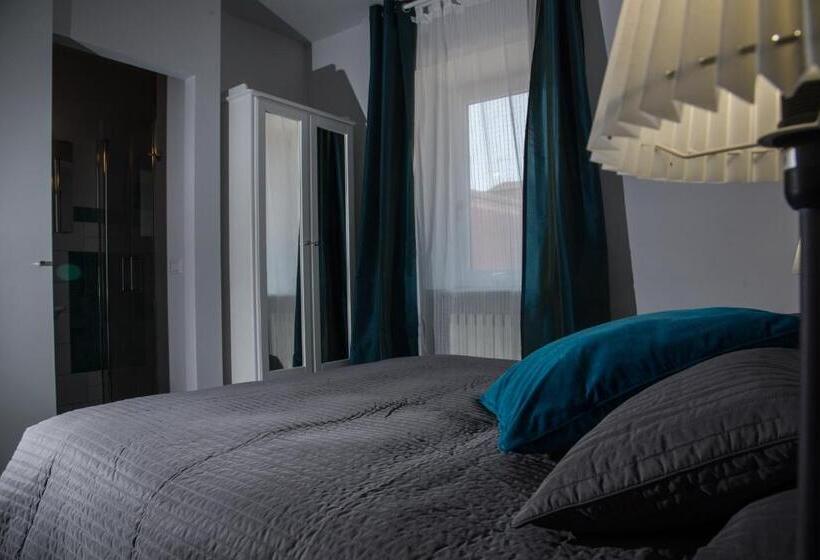 تختخواب و صبحانه Via Roma 205