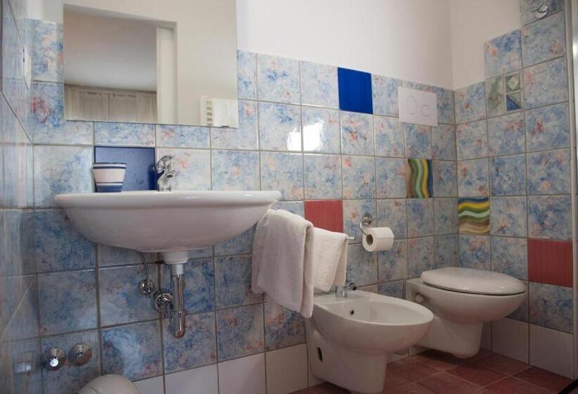 تختخواب و صبحانه Via Roma 205