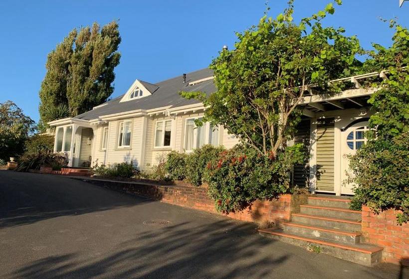 Browns Boutique Bed And Breakfast