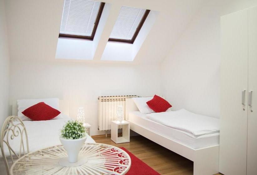 Hostel Street Osijek / Rooms