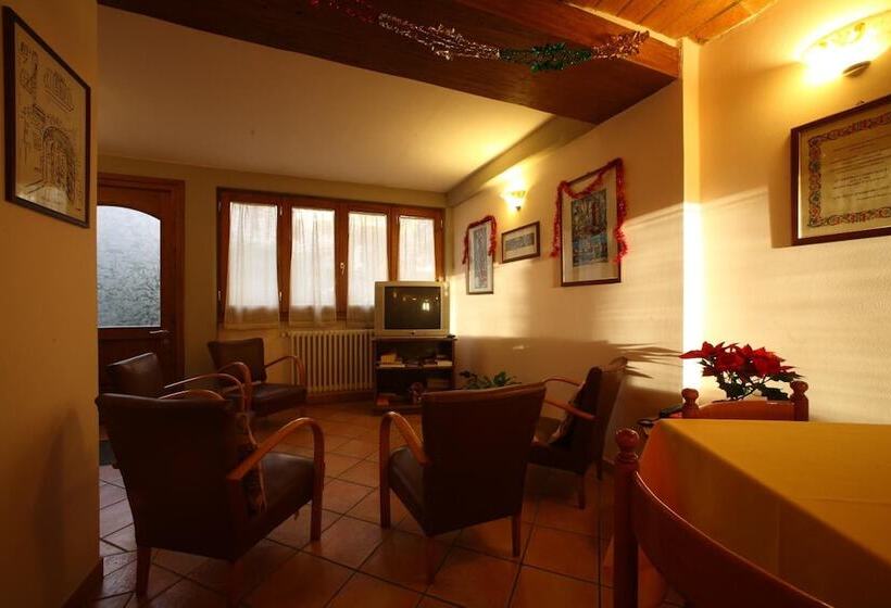 فندق Albergo Ristorante Il Poggiolo