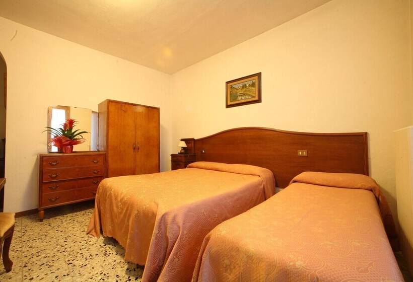 Отель Albergo Ristorante Il Poggiolo