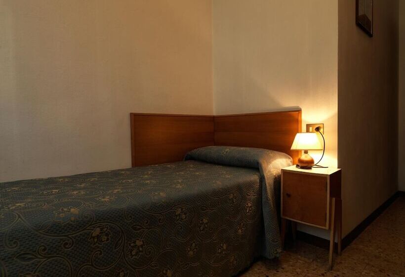 Отель Albergo Ristorante Il Poggiolo