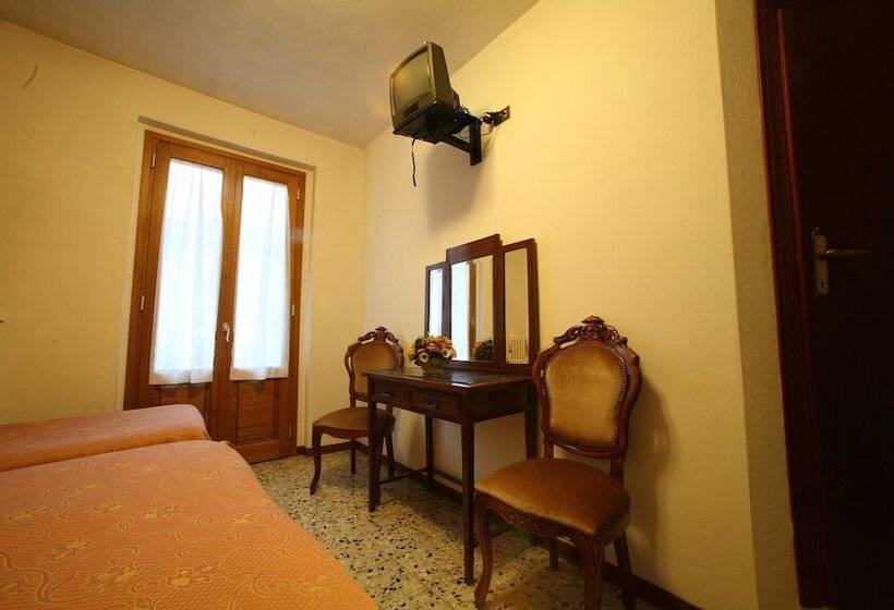 فندق Albergo Ristorante Il Poggiolo
