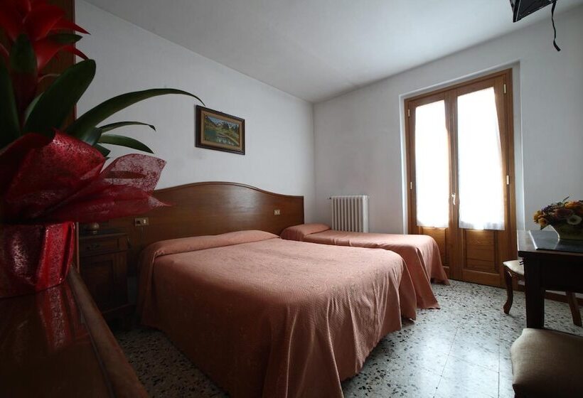 Отель Albergo Ristorante Il Poggiolo