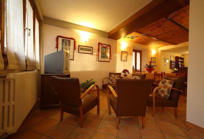 Отель Albergo Ristorante Il Poggiolo