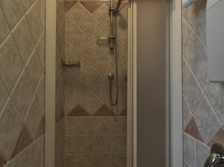 Отель Albergo Ristorante Il Poggiolo