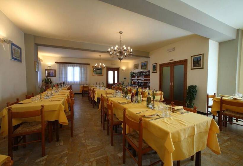 فندق Albergo Ristorante Il Poggiolo