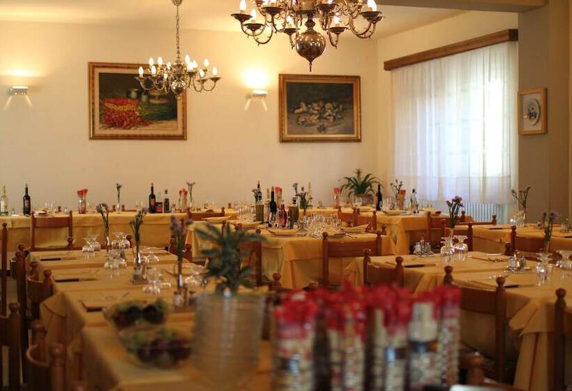 Отель Albergo Ristorante Il Poggiolo