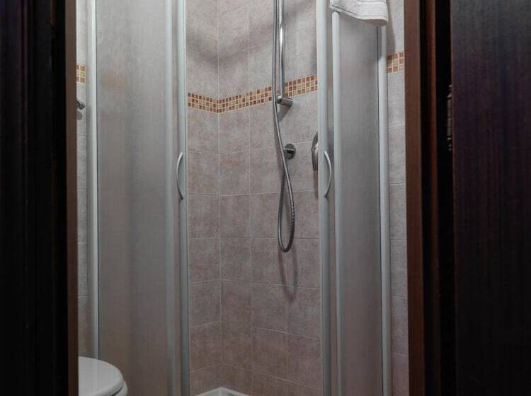 Отель Albergo Ristorante Il Poggiolo