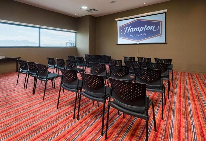 فندق Hampton By Hilton Bogota Airport