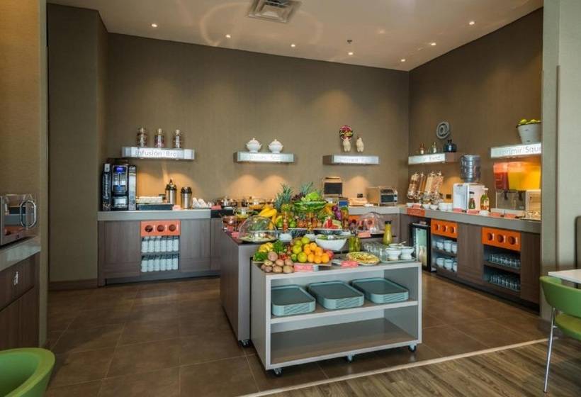 فندق Hampton By Hilton Bogota Airport