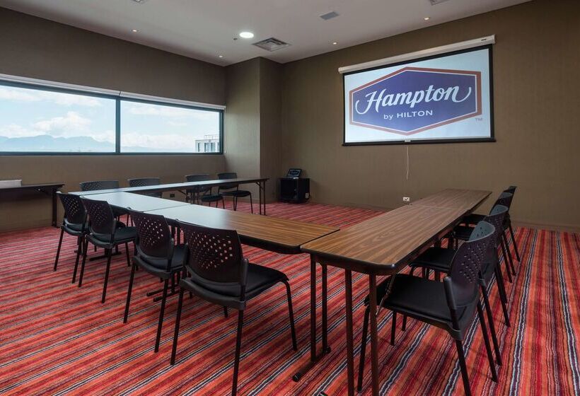 فندق Hampton By Hilton Bogota Airport