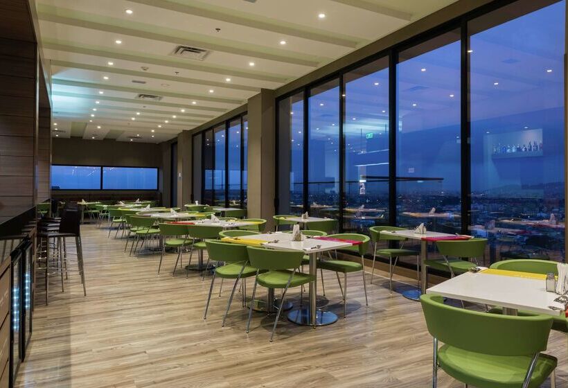 فندق Hampton By Hilton Bogota Airport