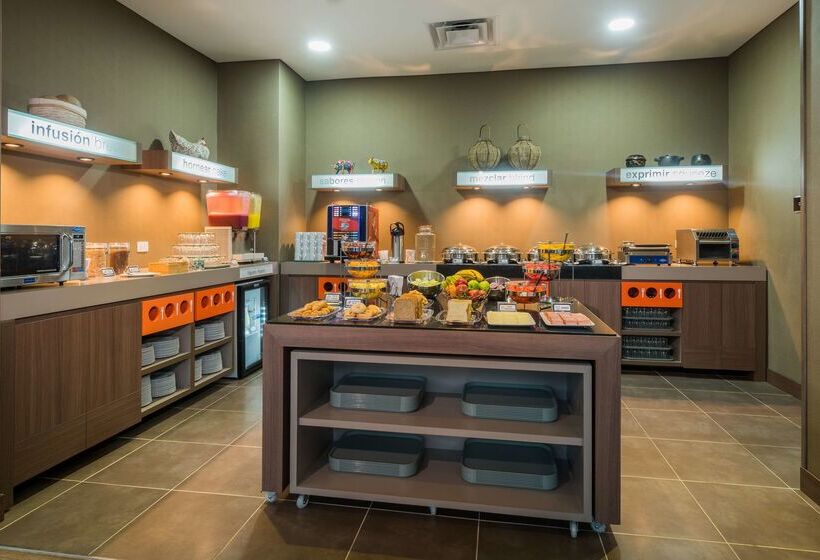 فندق Hampton By Hilton Bogota Airport