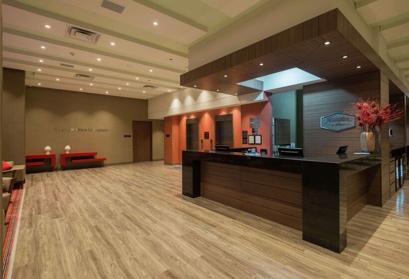 فندق Hampton By Hilton Bogota Airport