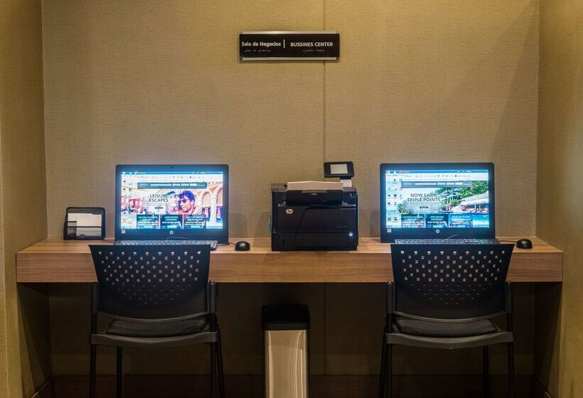 فندق Hampton By Hilton Bogota Airport