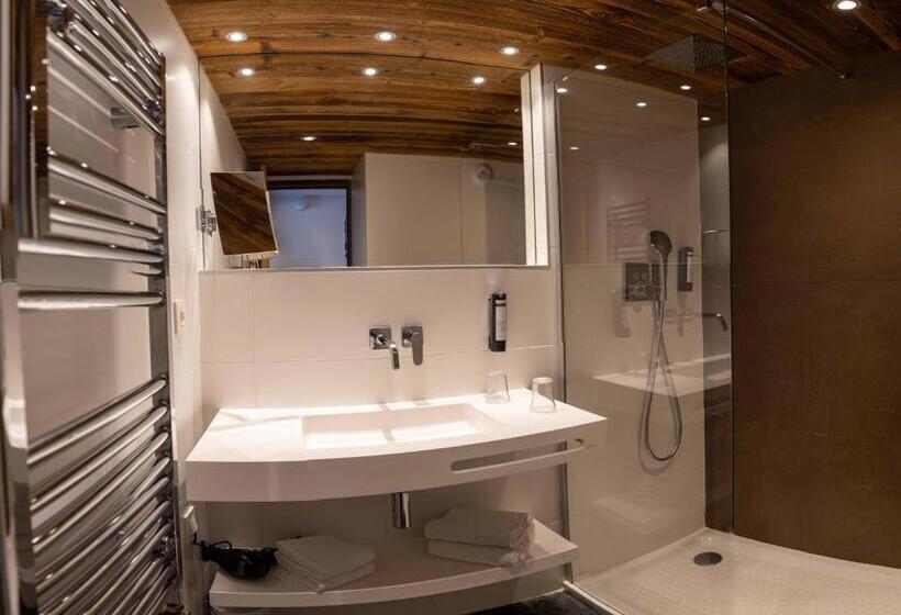 Отель Hôtel Alpina & Spa Restaurant Oxalis