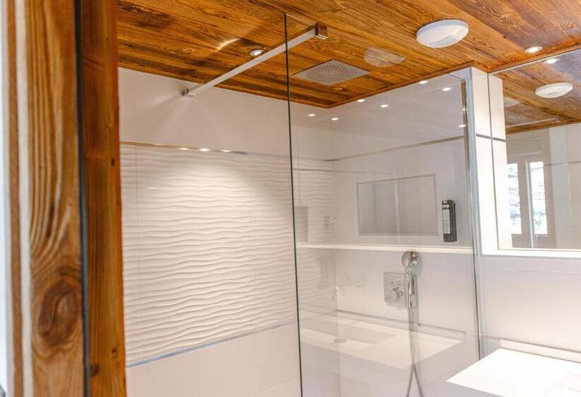 Отель Hôtel Alpina & Spa Restaurant Oxalis