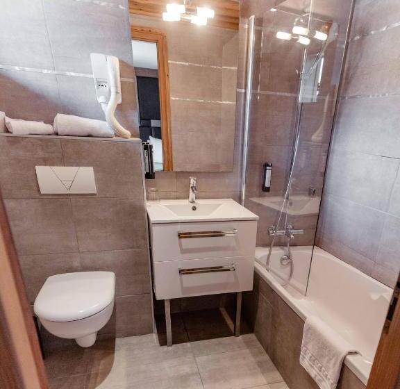 Отель Hôtel Alpina & Spa Restaurant Oxalis