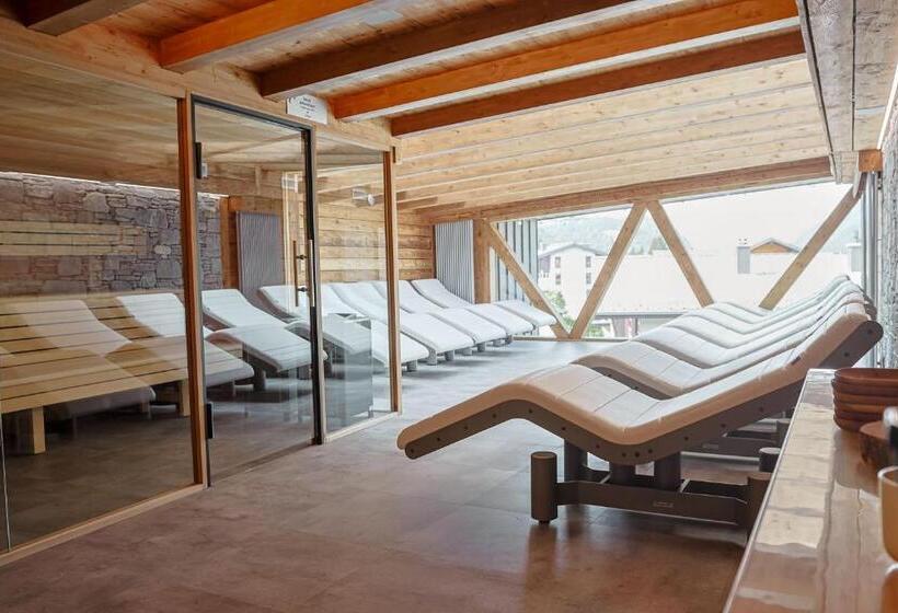 Отель Hôtel Alpina & Spa Restaurant Oxalis