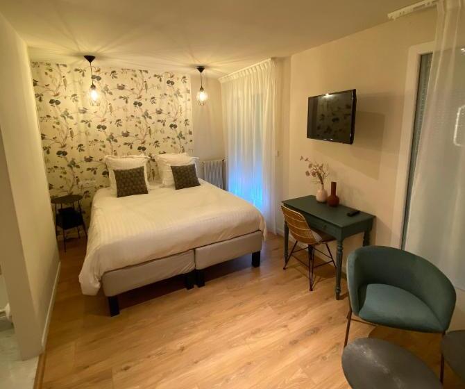 호텔 Hôtel Les Bains