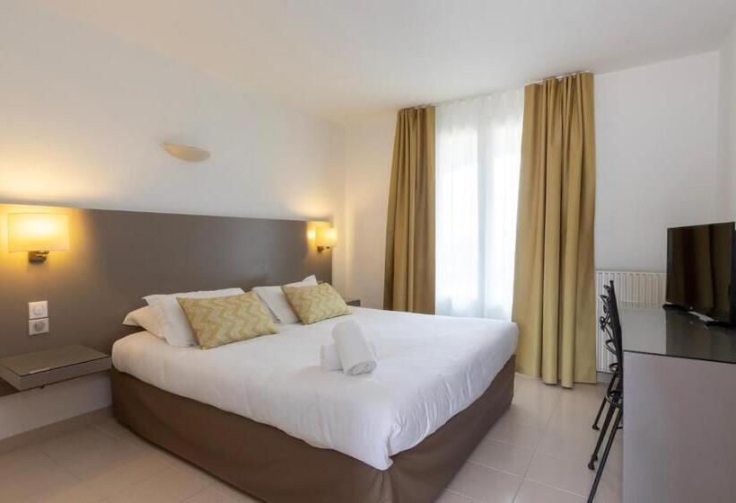 Отель Hôtel Les Lentisques