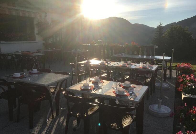 בית מלון כפרי Hôtel Les Skieurs