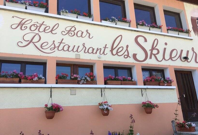 فندق Hôtel Les Skieurs