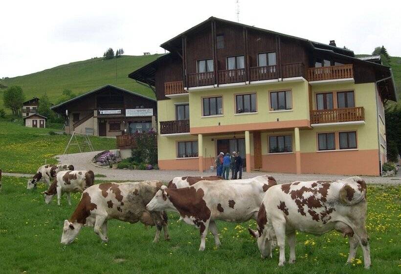 בית מלון כפרי Hôtel Les Skieurs