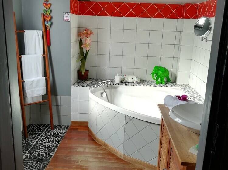 Отель Itsara Suites & Spa