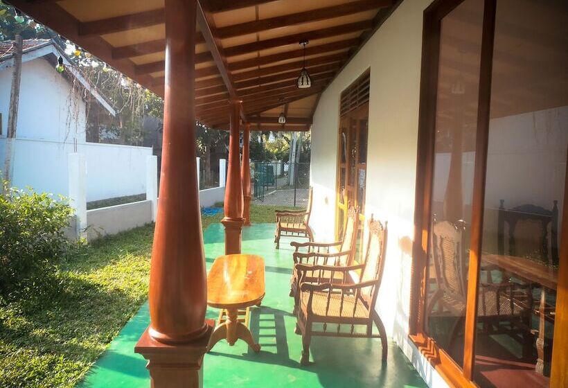 Отель Talalla Sea Anemone