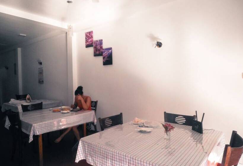 Отель Talalla Sea Anemone